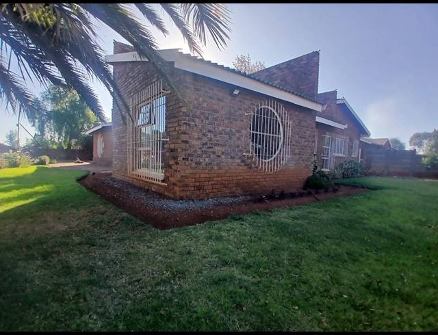 4 BEDROOM HOUSE FOR SALE IN MEYERTON PARK
